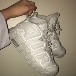 NIKE UPTEMPOS (BEIGE)